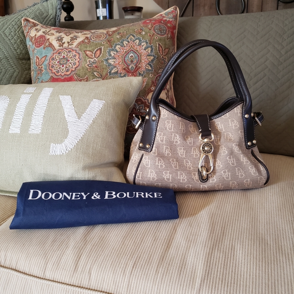 💯Dooney & Bourke Handbag W/Dust Bag👜